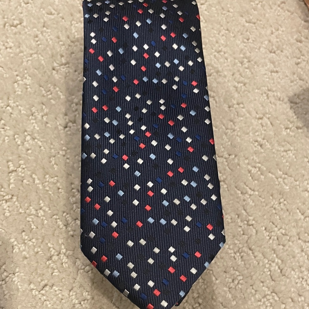 1670 Stylish Navy Patterned Tie with Red and White Accents CB